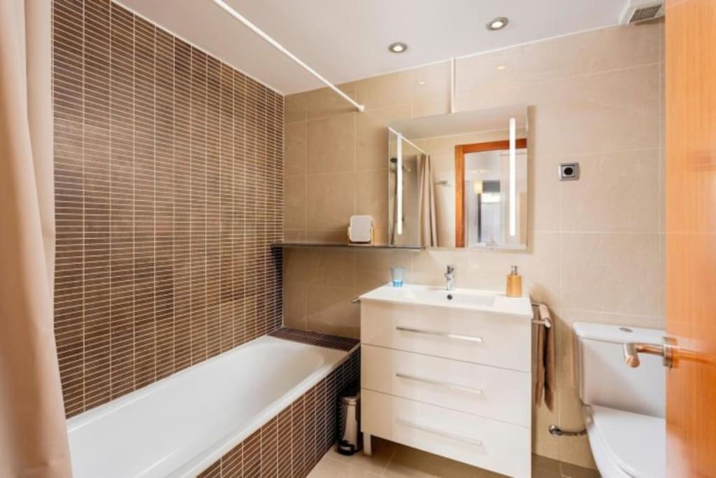 Acogedor Apartamento Cerca Del Casco Antiguo Girona Exterior photo